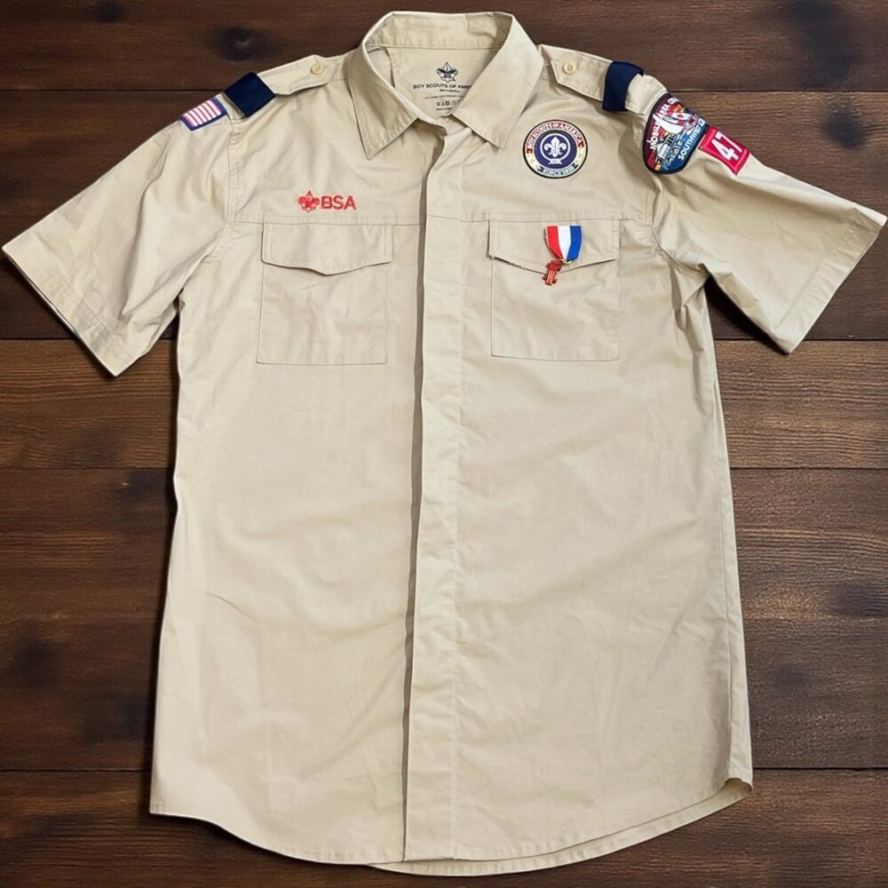 Boy Scouts of America Shirt Men's M  BSA Patches Uniform Pinewood Derby Metal